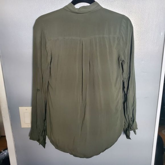 A.n.a Green button up top xs - Picture 11 of 12